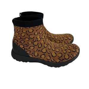 Traq by Alegria Qirkie Knit Sneaker Leopard Fabric 36 US 6